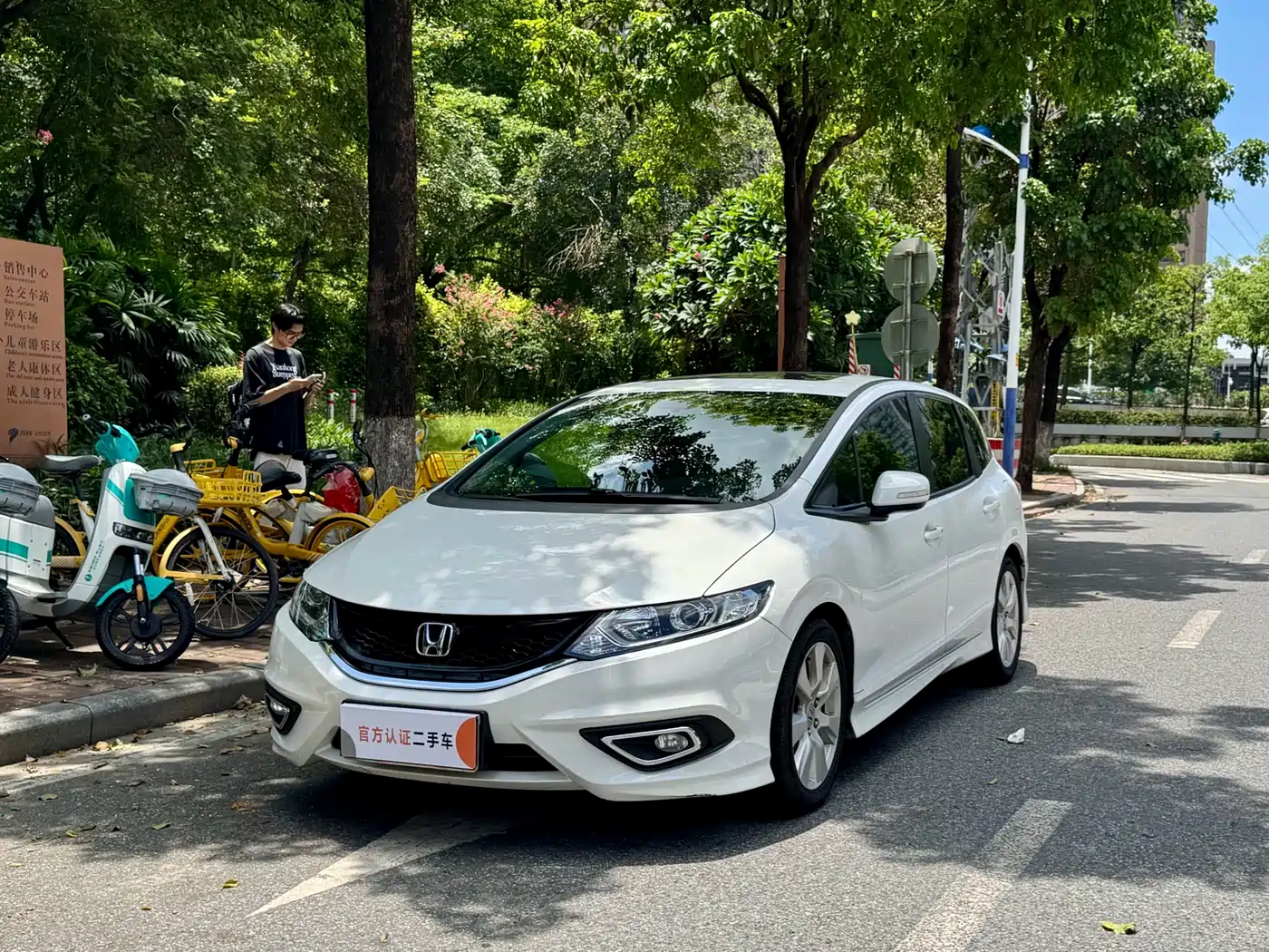 Photo 1 - Honda Jade