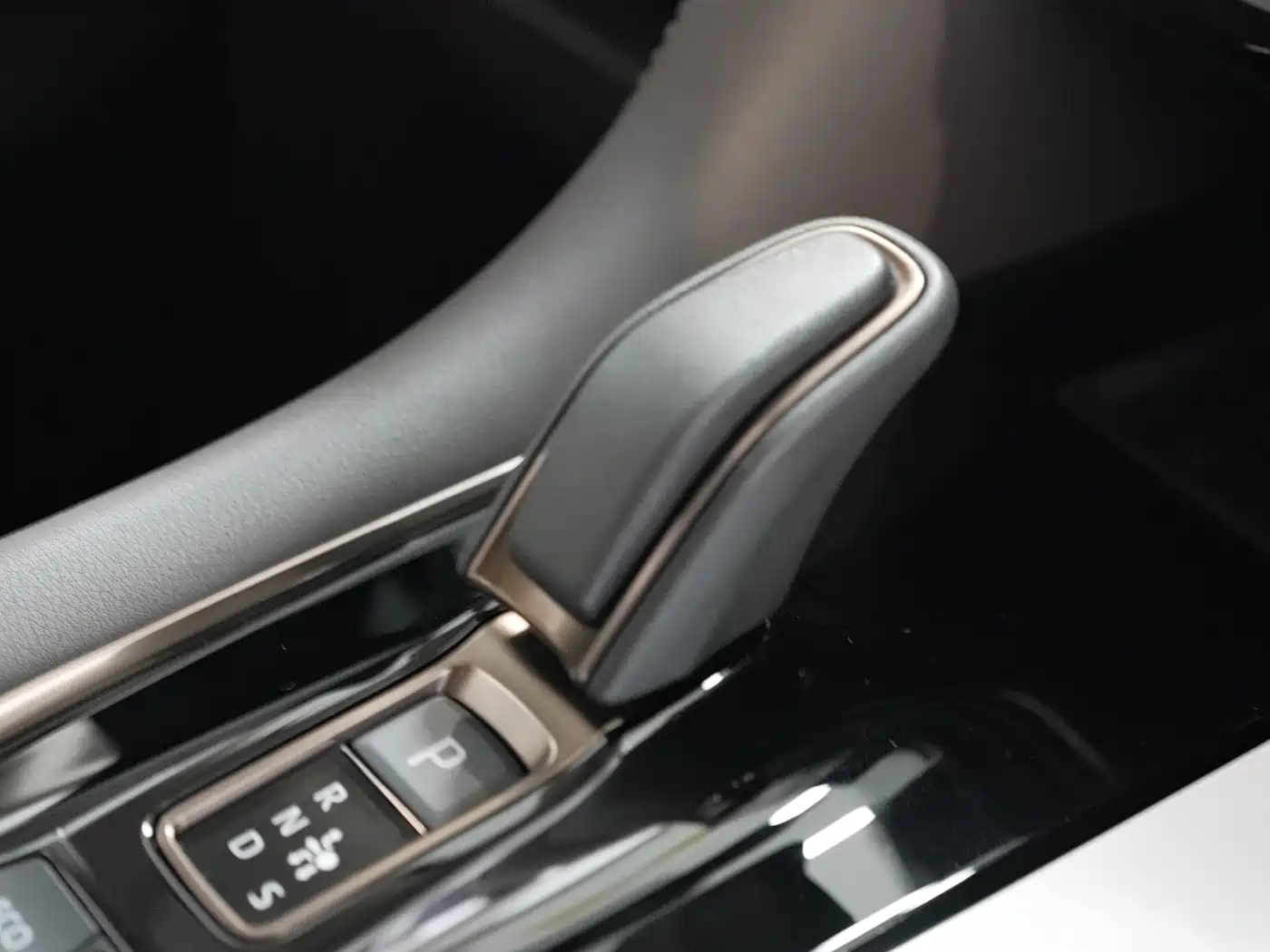 Toyota Alphard 2024 Hybrid 2.5L Ultimate Enjoyment Edition фото 16