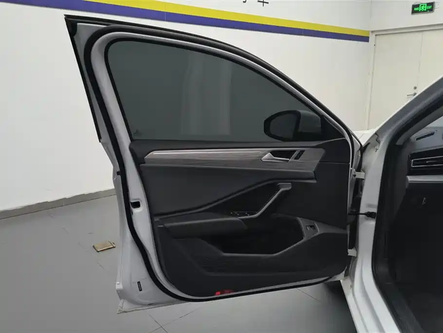 Volkswagen Sagitar 2023 300TSI DSG Surpassing Edition фото 7