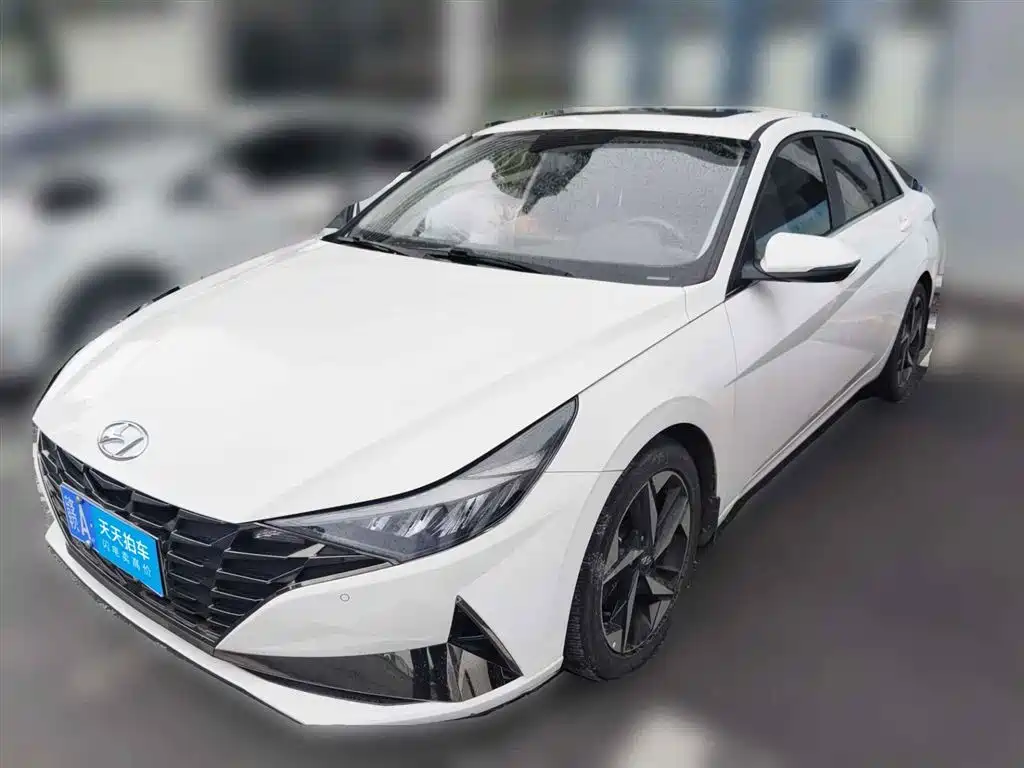 Hyundai Elantra, 2023 год