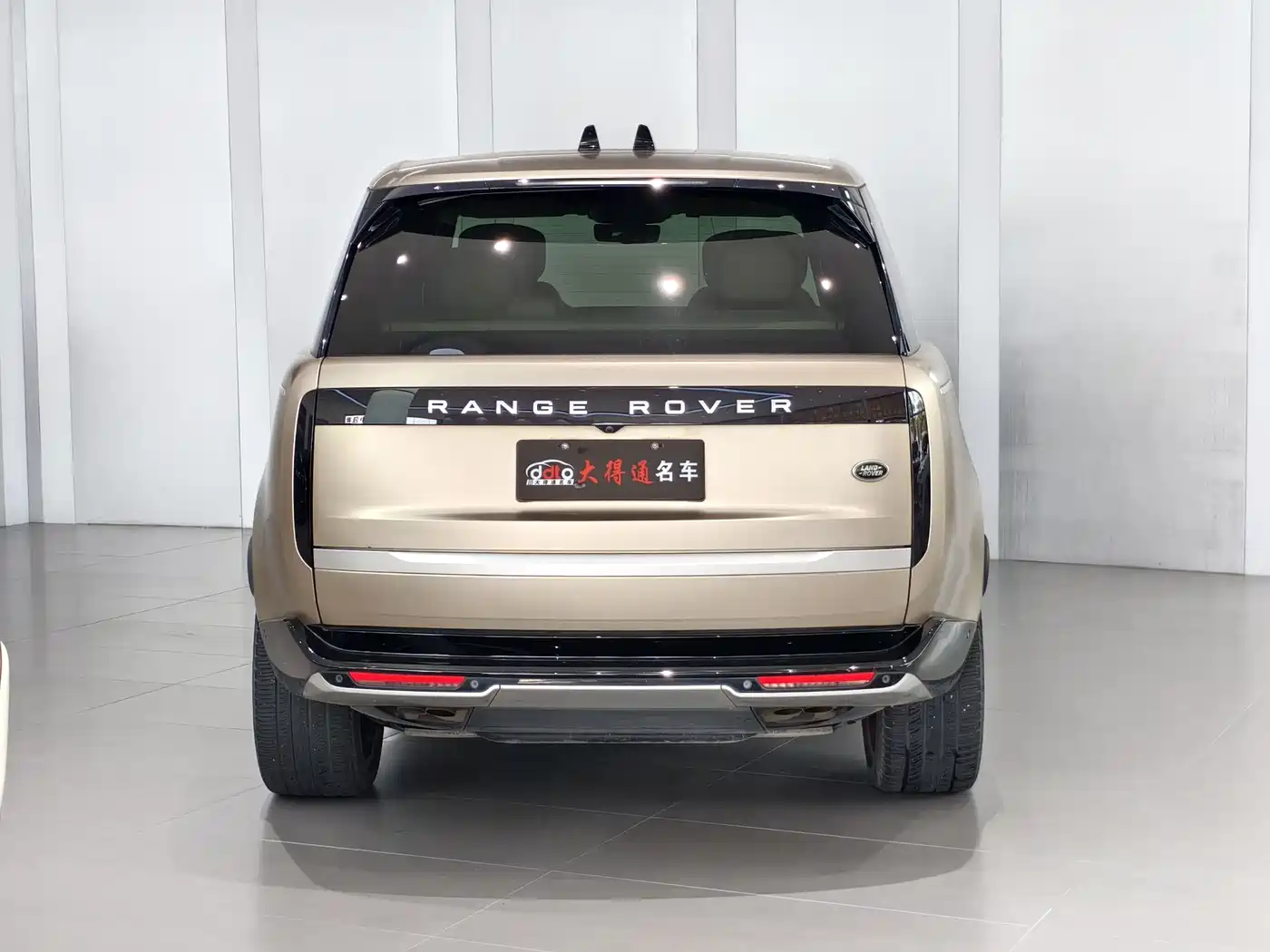Land Rover Range Rover 2023 4.4 V8 530PS Launch Edition фото 4