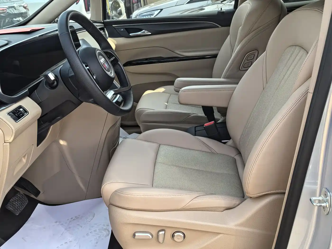 BUICK GL8 NEW ENERGY