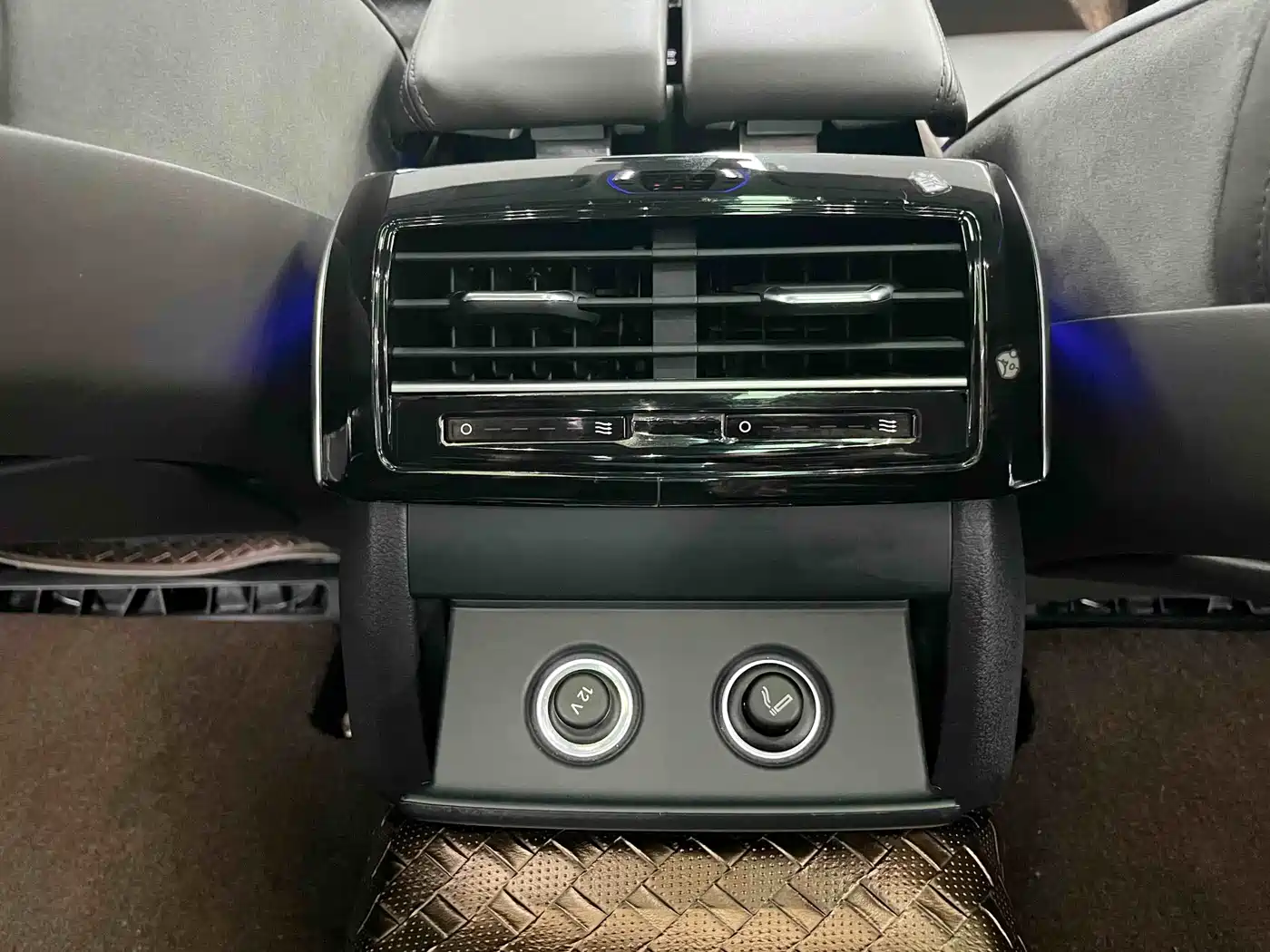 Audi A8 2019 Facelift Plus A8L 50 TFSI quattro Comfort фото 16