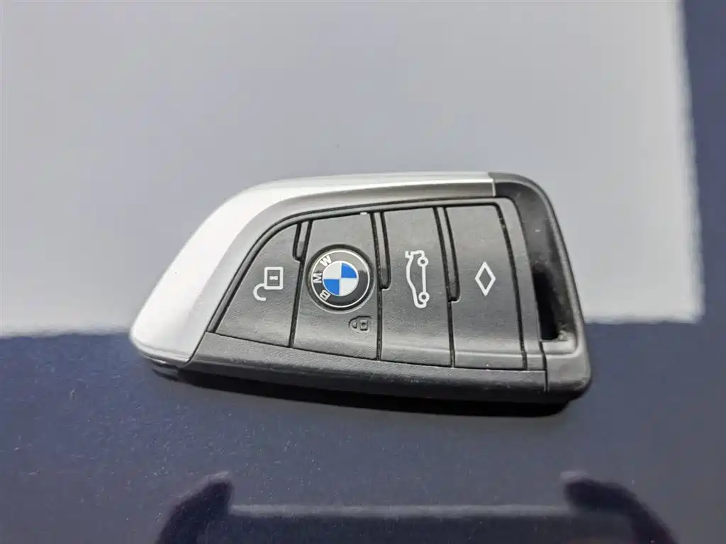 BMW iX3 2021 Leading фото 19