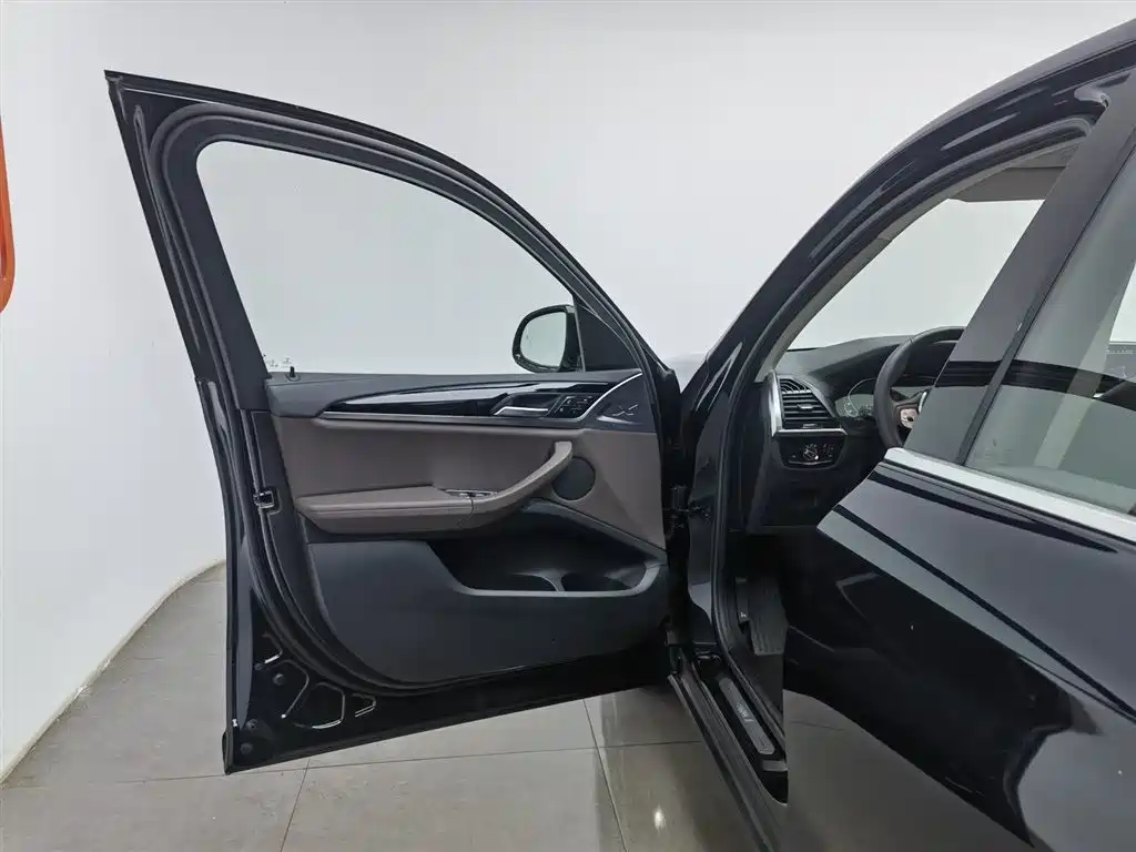 BMW iX3 2021 Leading фото 8