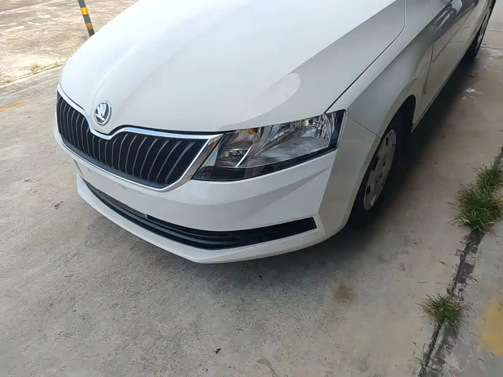 Фото 24 - Škoda Rapid