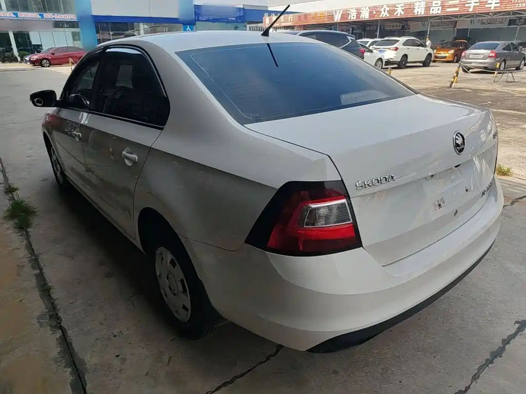 Фото 5 - Škoda Rapid