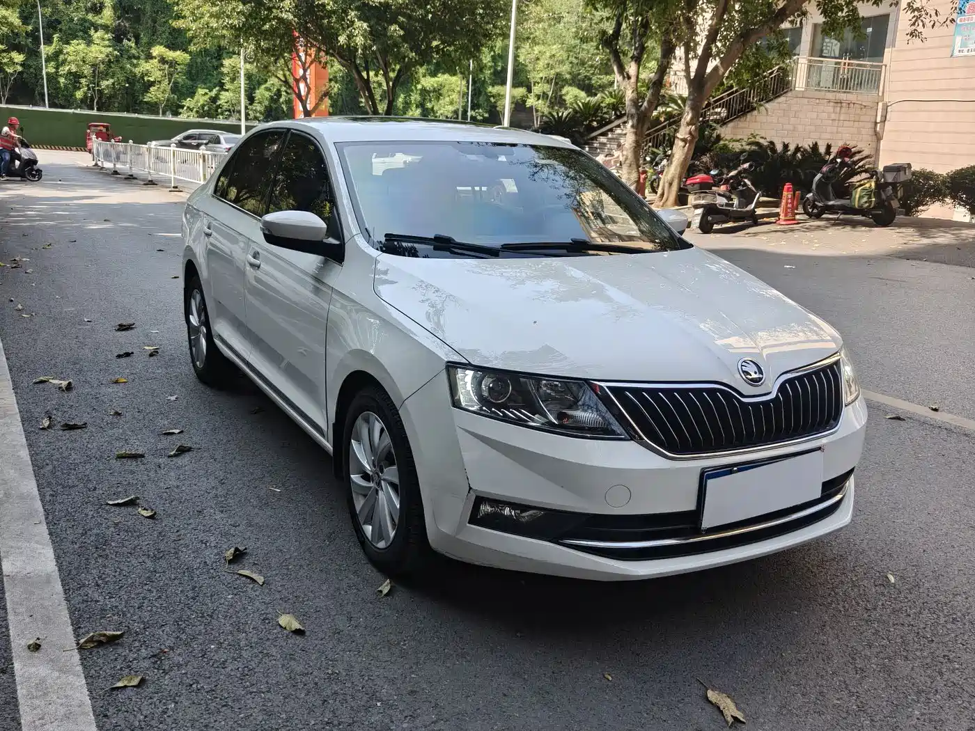 Škoda Rapid 2018 1.6L Automatic Comfort Edition фото 3