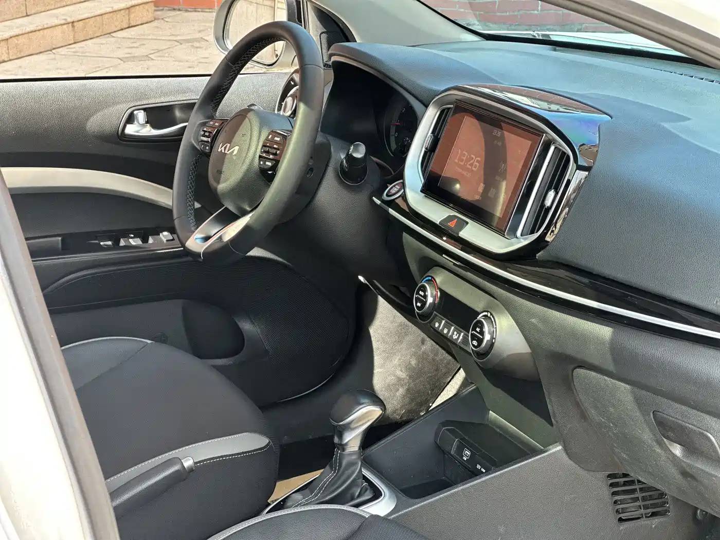 Kia KX1 2021 1.4L CVT Sunroof Version фото 10