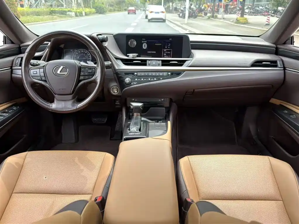 Lexus ES 2020 200 Excellence фото 15