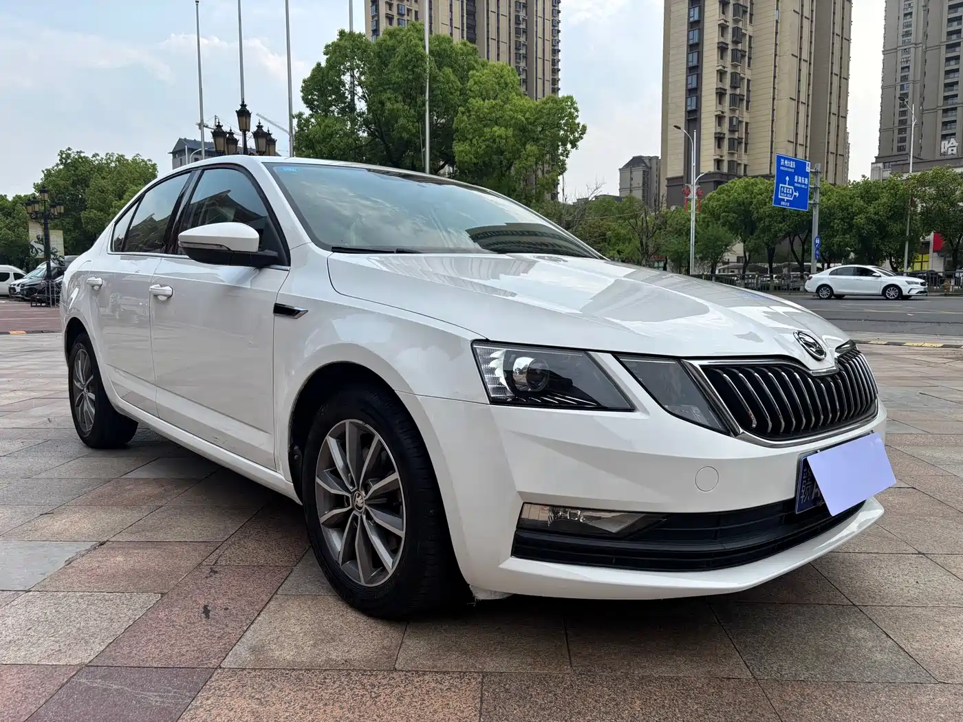 Škoda Octavia 2018 1.6L Automatic Comfort фото 3