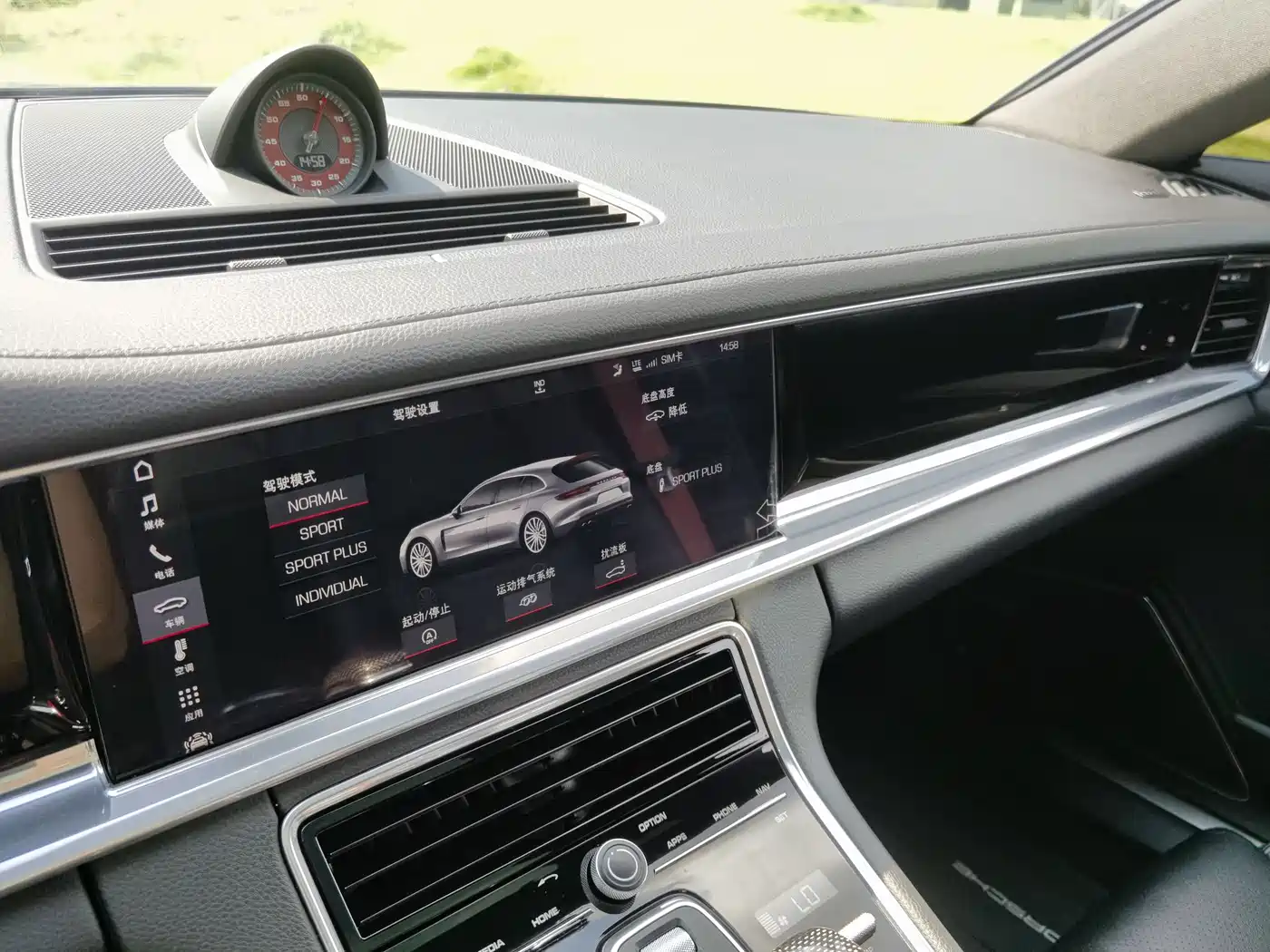 Porsche Panamera 2017 Panamera 4S Sport Turismo 2.9T фото 10