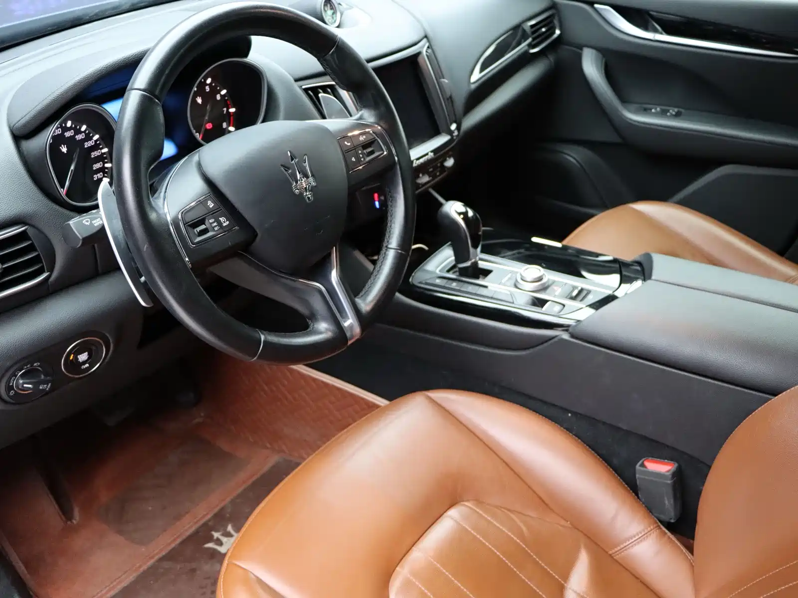 Photo 12 - Maserati Levante