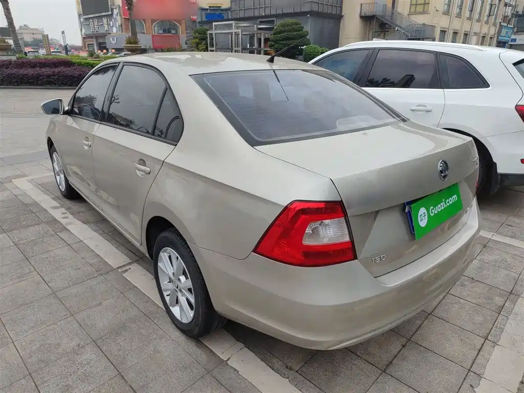 Škoda Rapid 2016 1.6L Manual Pioneer Edition фото 5
