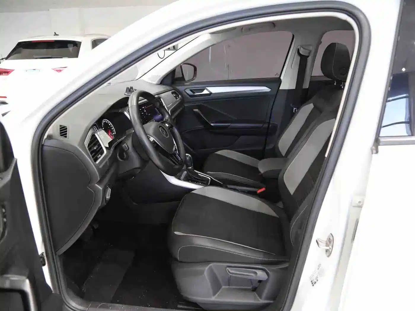 VOLKSWAGEN T ROC EXPLORING SONGS