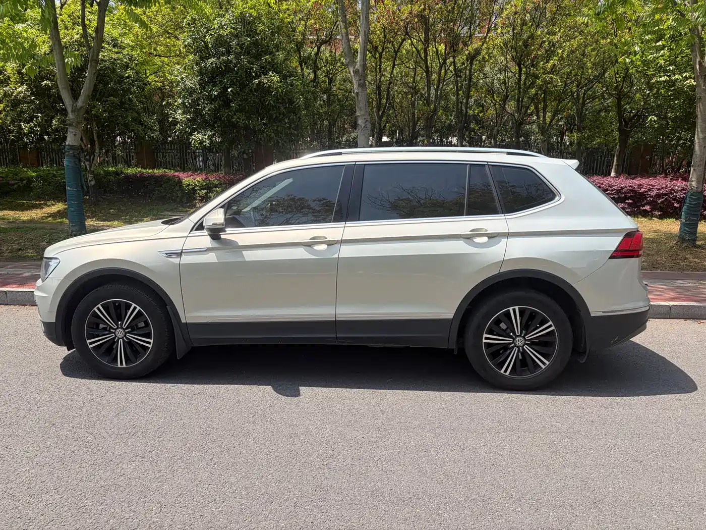 Volkswagen Tiguan L 2019 330TSI Automatic 2WD Panorama Comfort Edition China VI фото 7