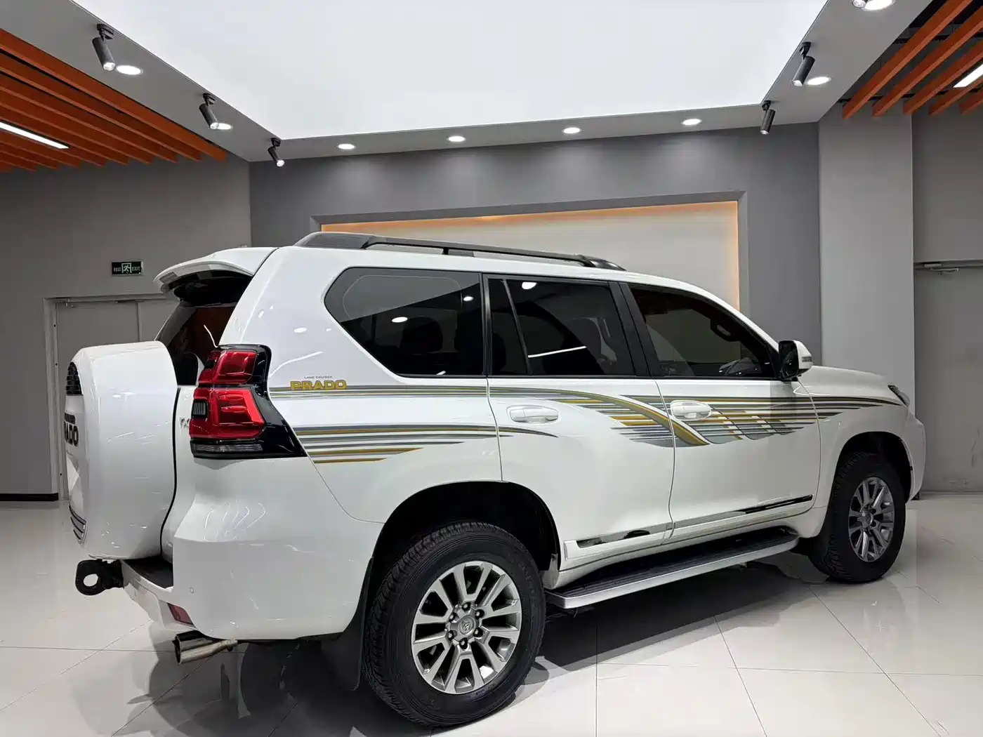 TOYOTA PRADO