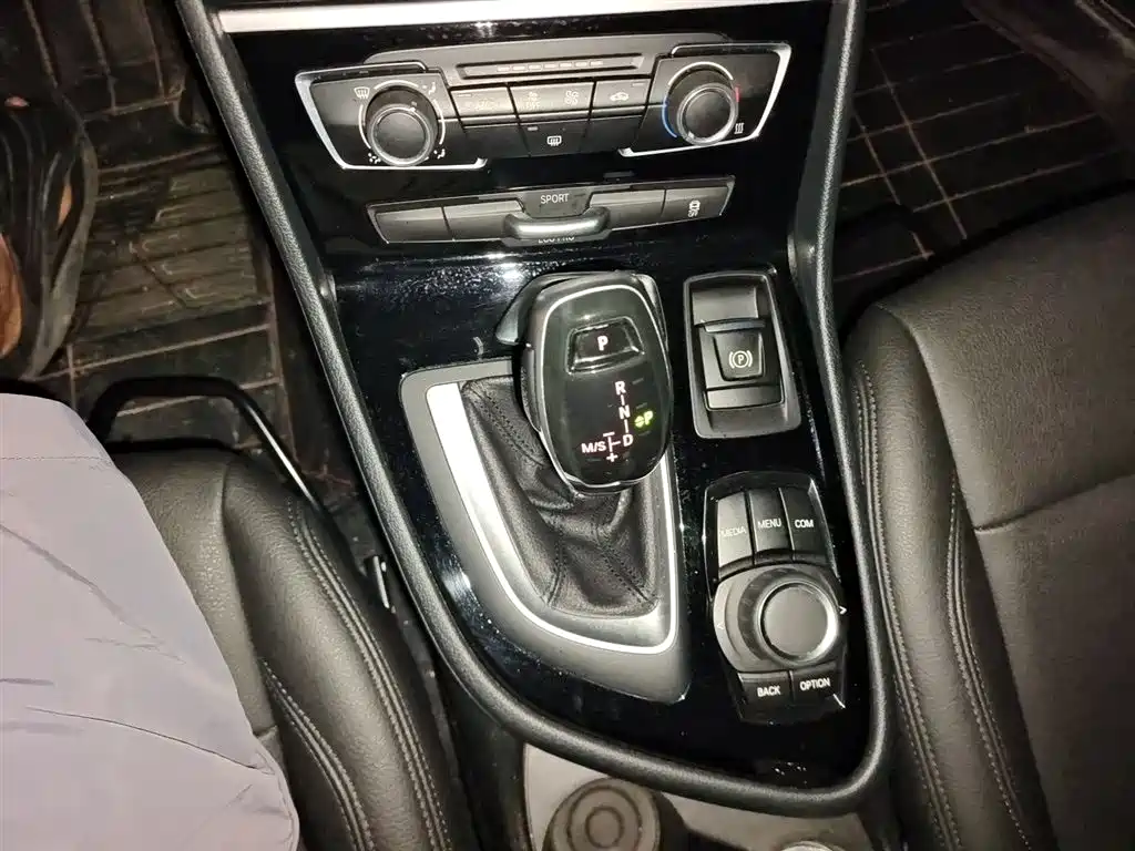 BMW 2 Series Gran Tourer 2018 220i Luxury Line фото 7