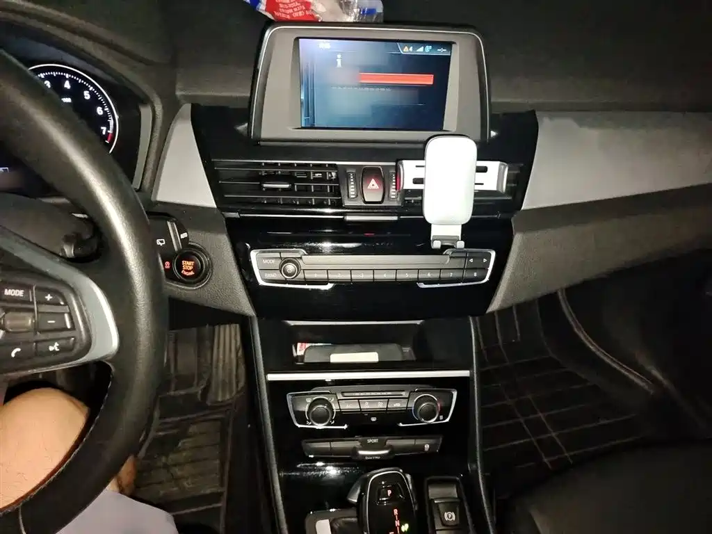 BMW 2 Series Gran Tourer 2018 220i Luxury Line фото 6