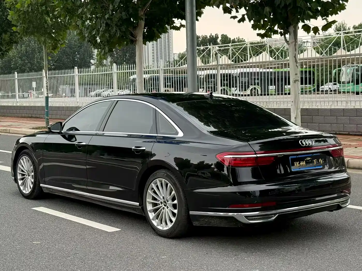 Photo 9 - Audi A8