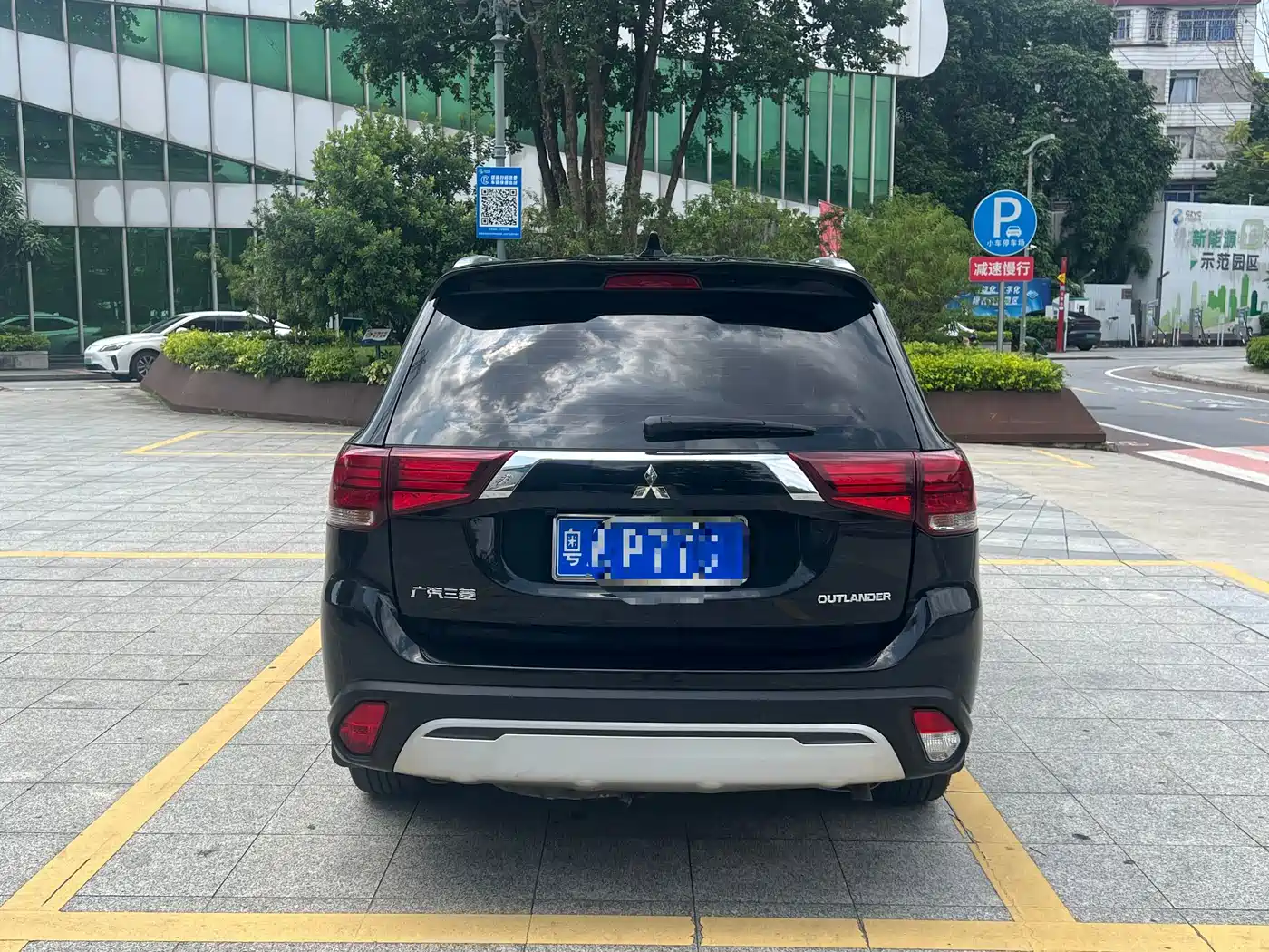 Фото 4 - Mitsubishi Outlander