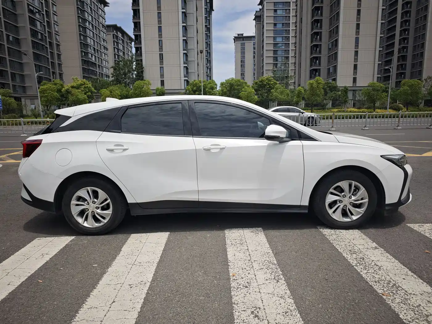 Buick Velite 6 2020 Plug-in Hybrid Connected Fashion Edition фото 4