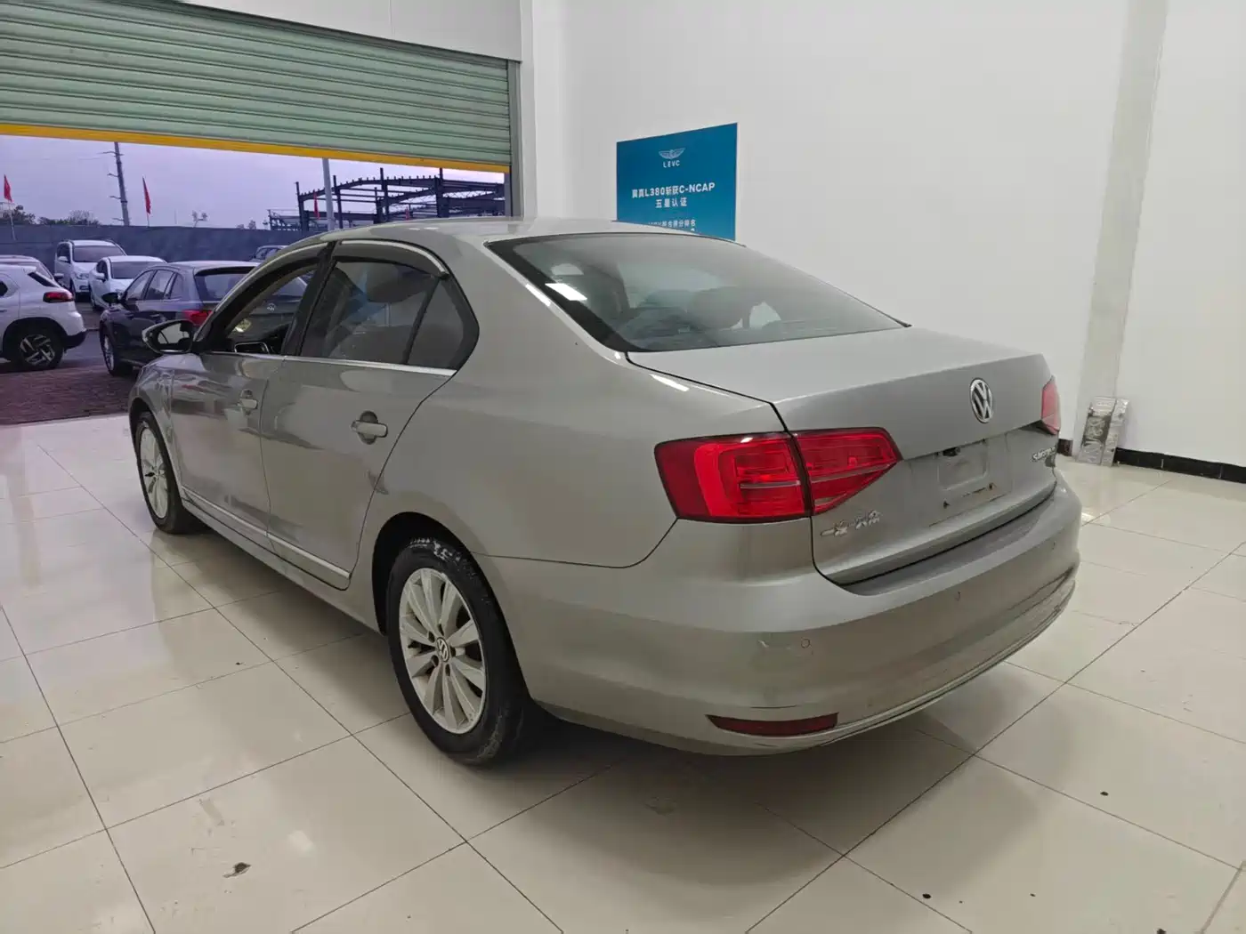 Volkswagen Sagitar 2015 1.6L Automatic Comfort фото 17