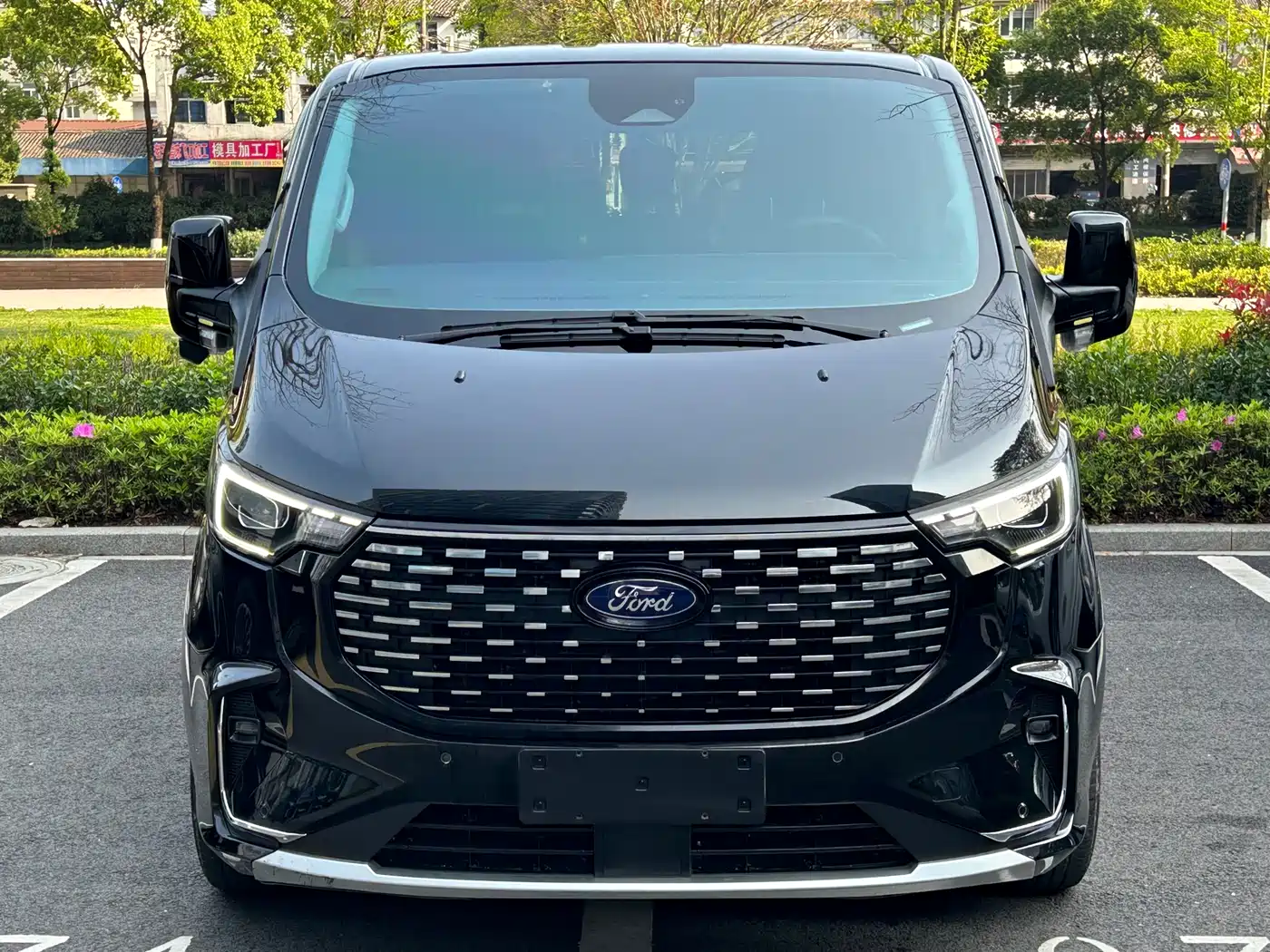 Ford Tourneo 2023 2.0T Automatic Premium Edition фото 2