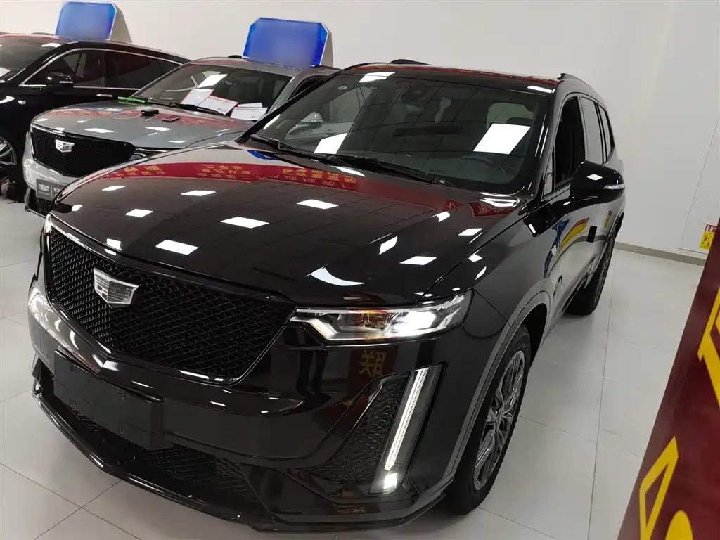 CADILLAC XT6