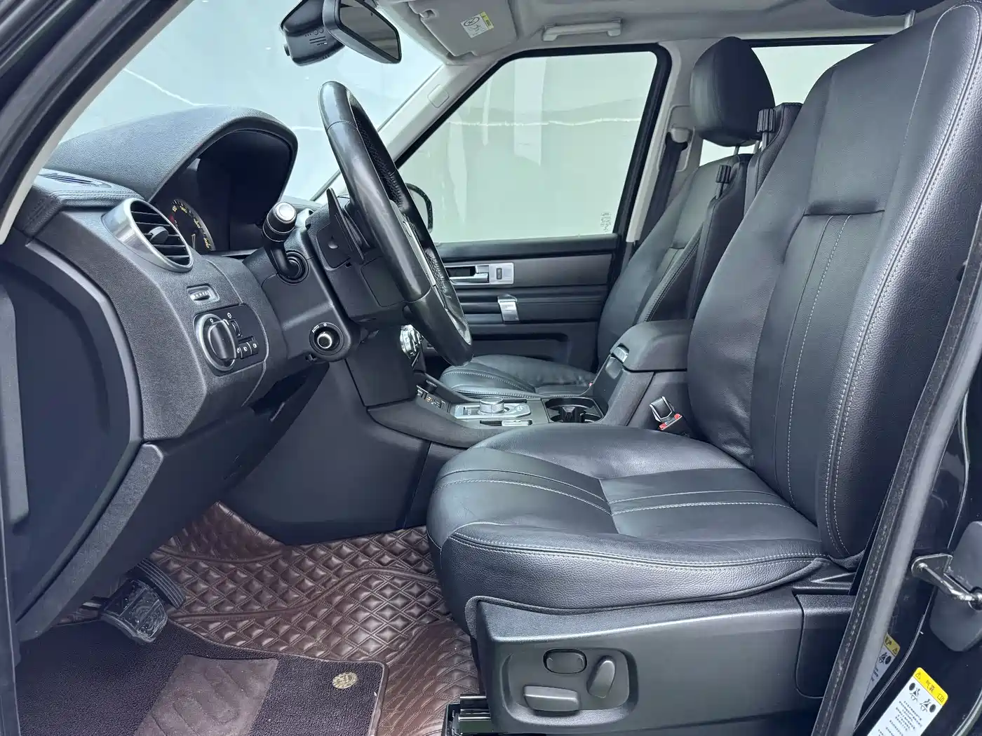 Land Rover Discovery 2016 3.0 SC V6 HSE фото 17