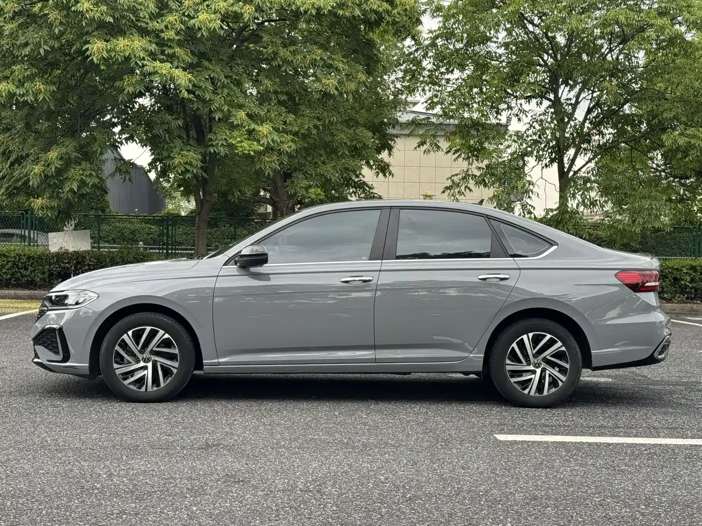 Volkswagen Lavida 2023 300TSI DSG Starlight Full Comfort Edition фото 2