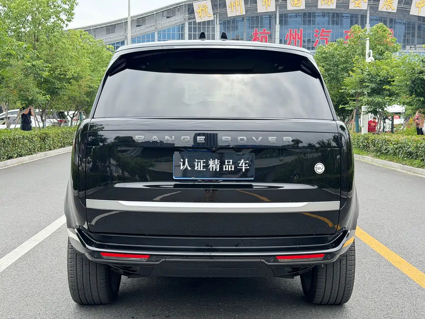 Land Rover Range Rover 2024 3.0 L6 400PS SV Prestige Genesis Extended 4-Seater фото 7