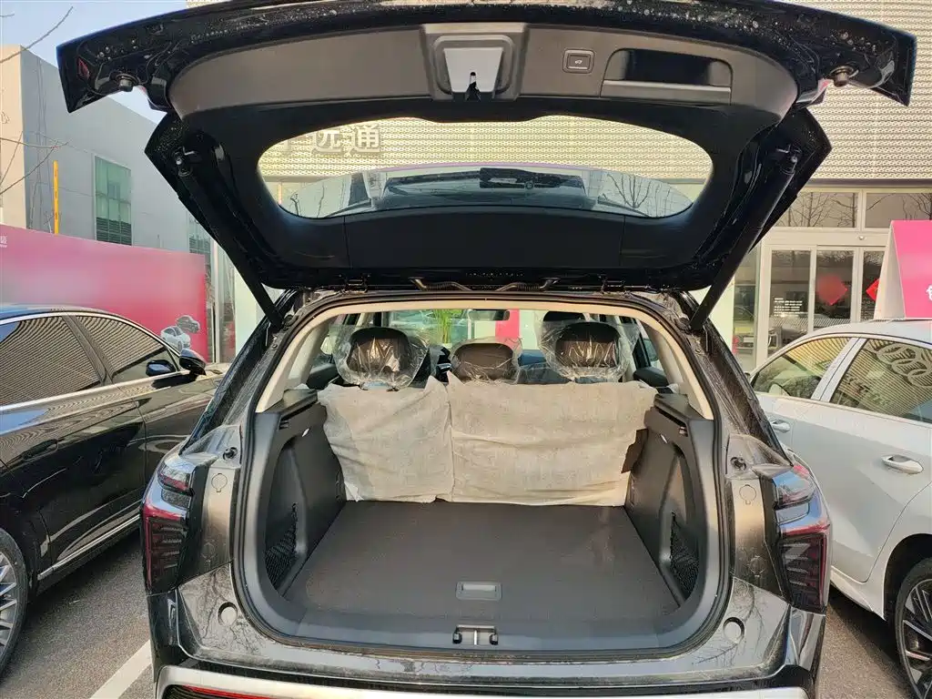Hongqi HS3 PHEV 2025 125km Jingwei PLUS 2 Million Commemorative Edition фото 16