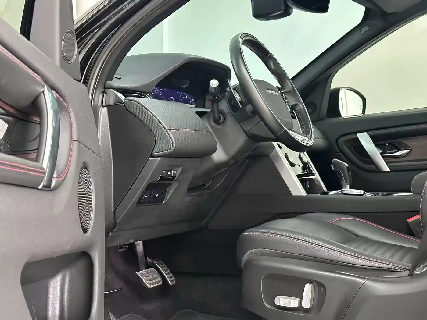 Land Rover Discovery Sport 2020 249PS R-Dynamic Performance фото 2