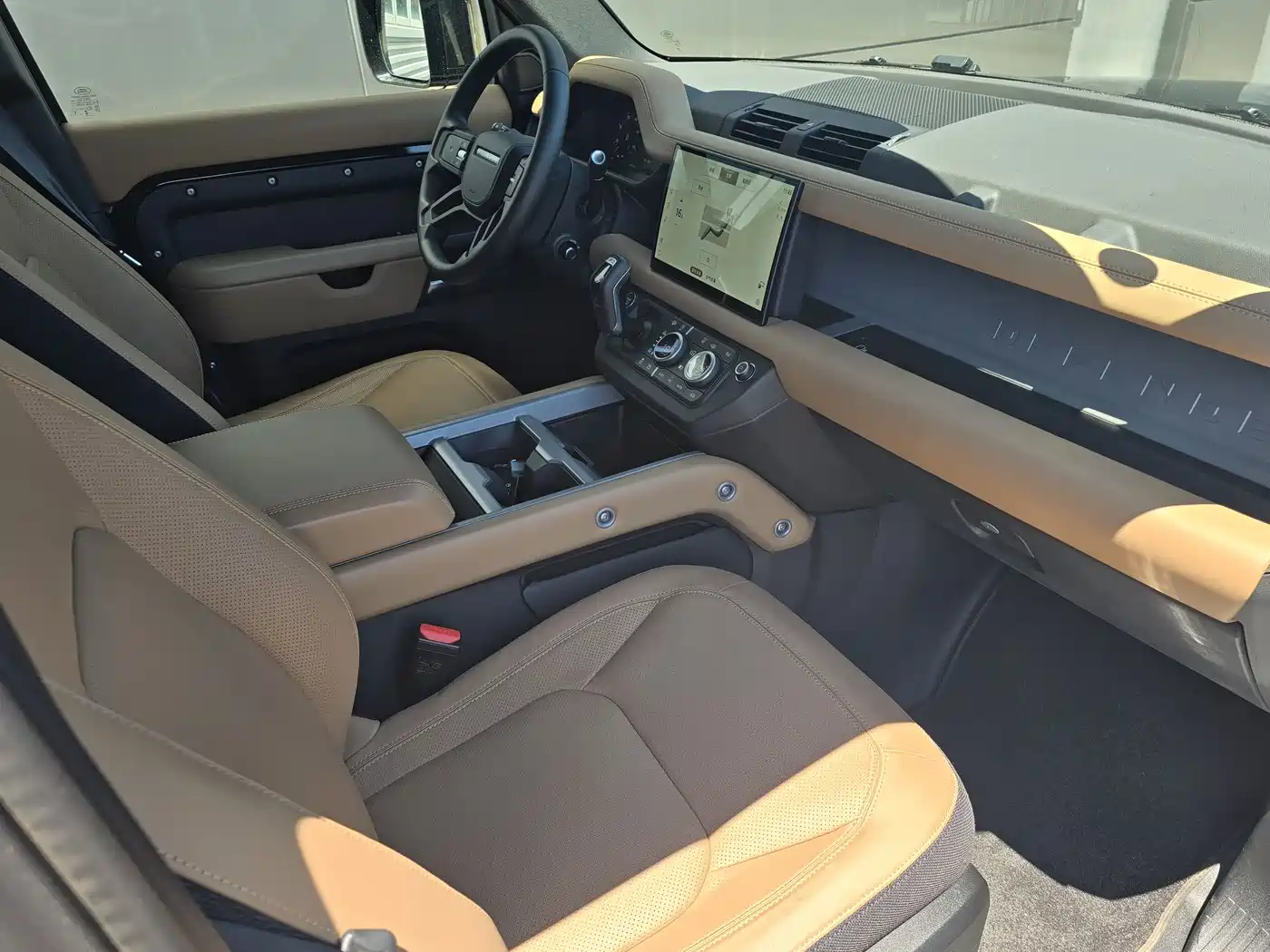 Land Rover Defender 2025 110 3.0T P400 -Dynamic HSE фото 14