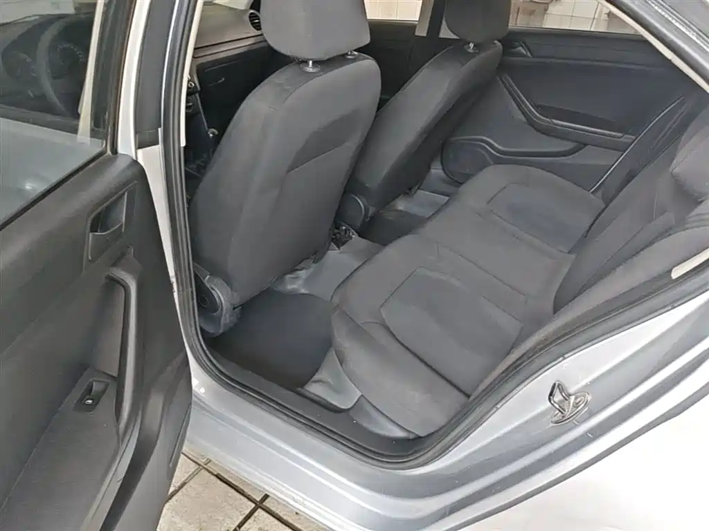 Volkswagen Jetta 2013 1.4L Manual Fashion фото 24