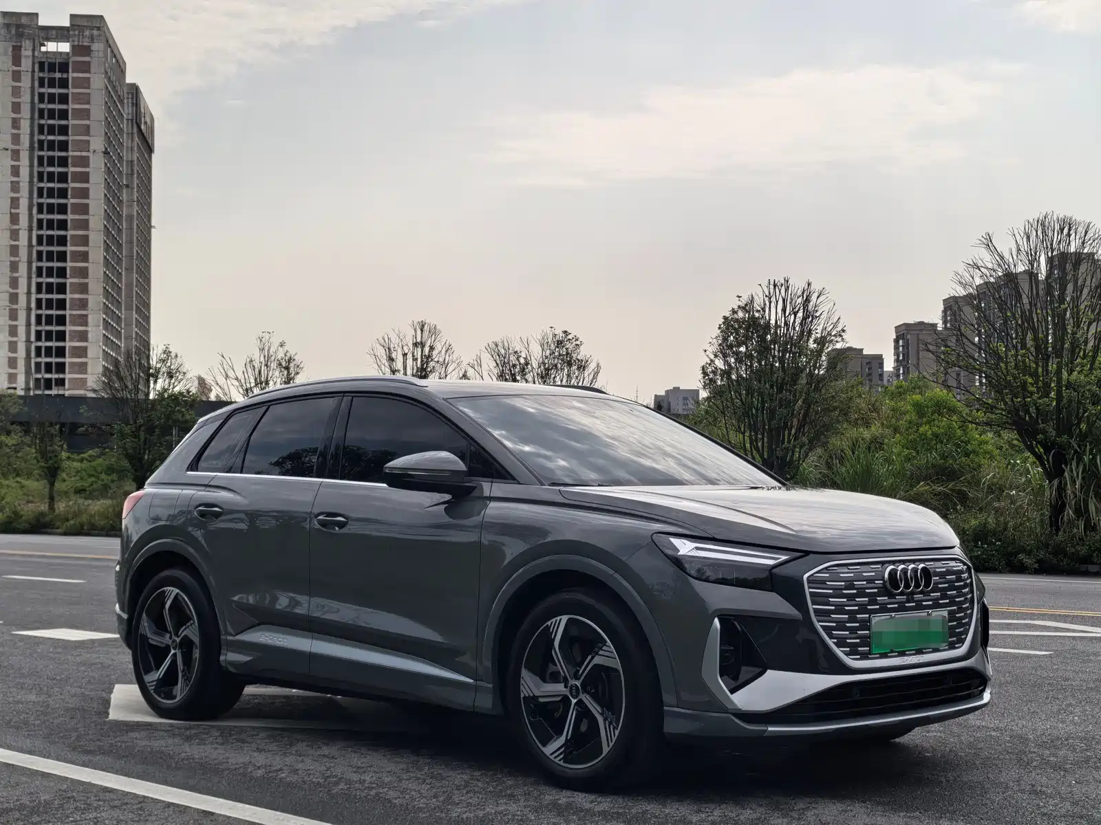 Photo 3 - Audi Q4 e-tron