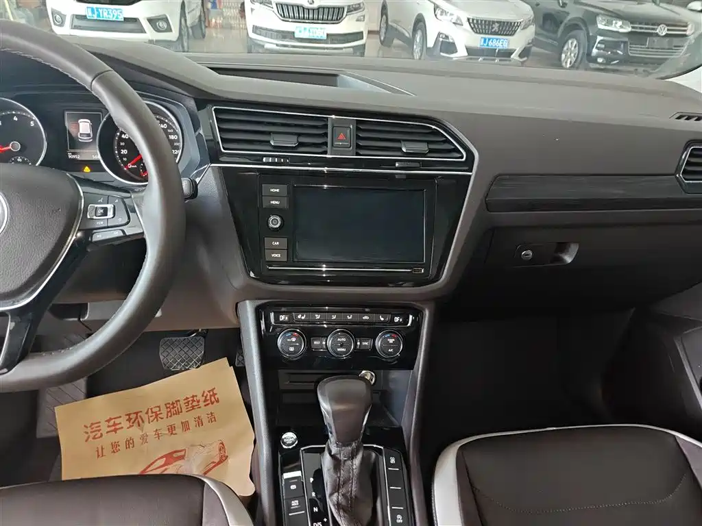 Volkswagen Tiguan L 2018 Facelift 330TSI Automatic 2WD Luxury Edition фото 13
