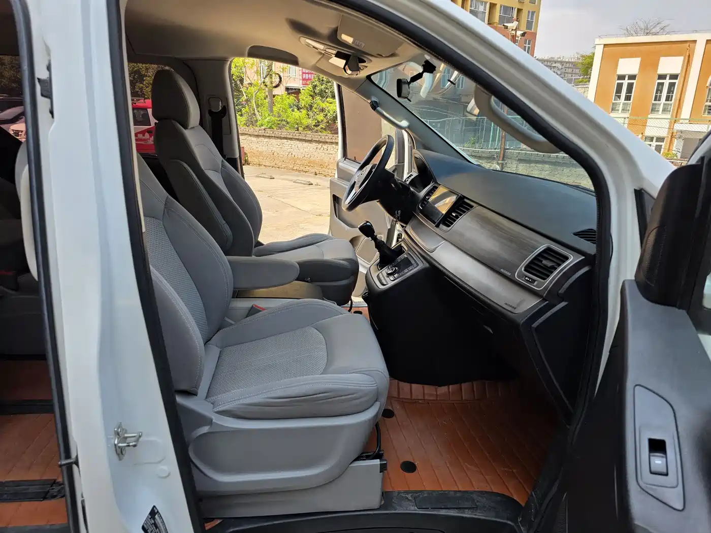 SAIC Maxus Maxus G10 2021 2.0T Manual Elite Edition Diesel 7-Seater фото 17