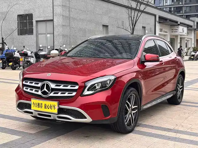 MERCEDES-BENZ GLA