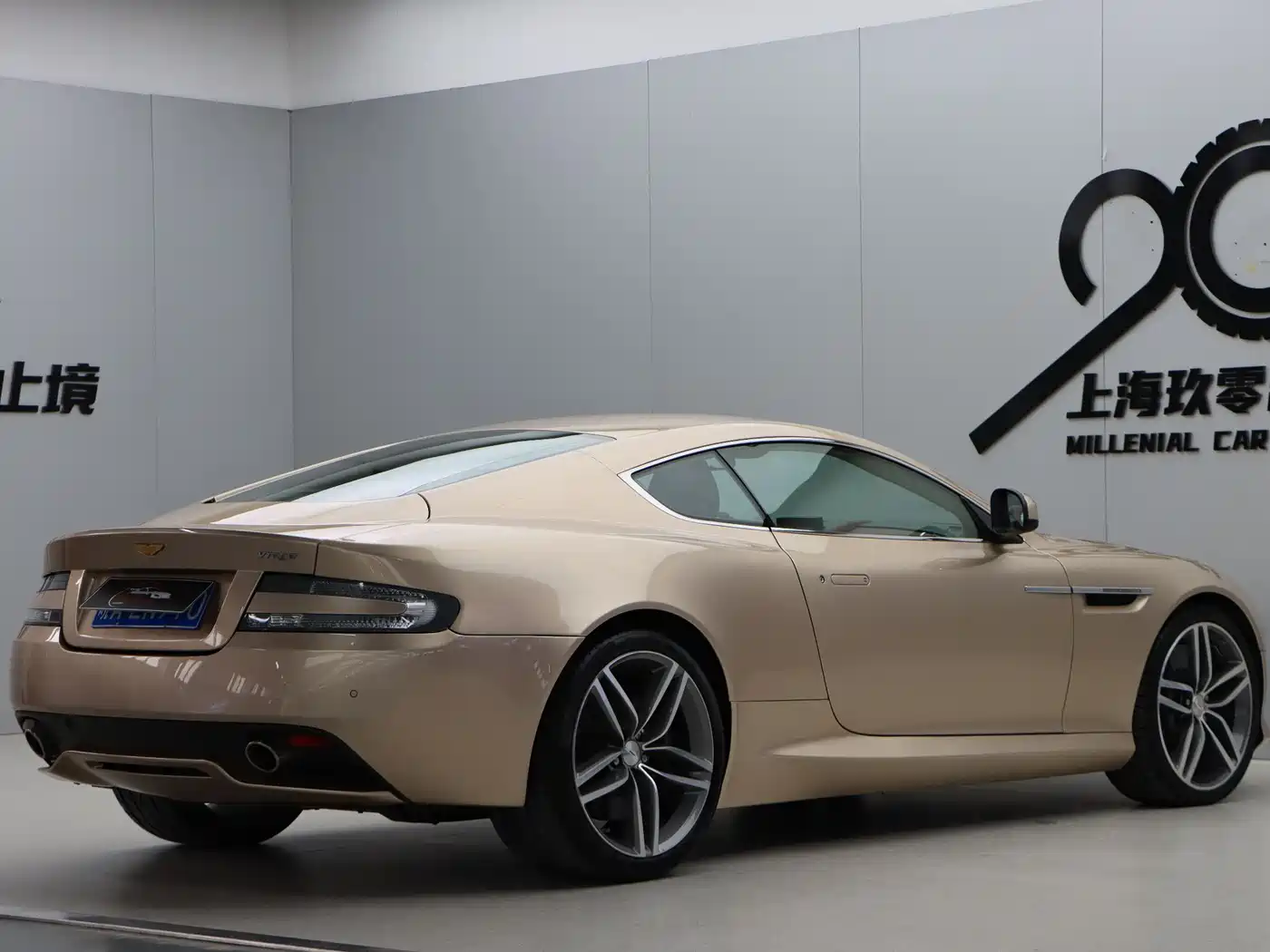 Aston Martin Virage 2012 6.0 Coupe фото 6