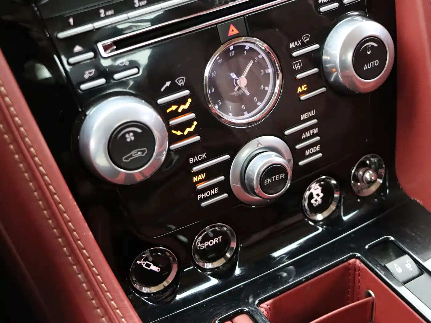 Aston Martin Virage 2012 6.0 Coupe фото 15
