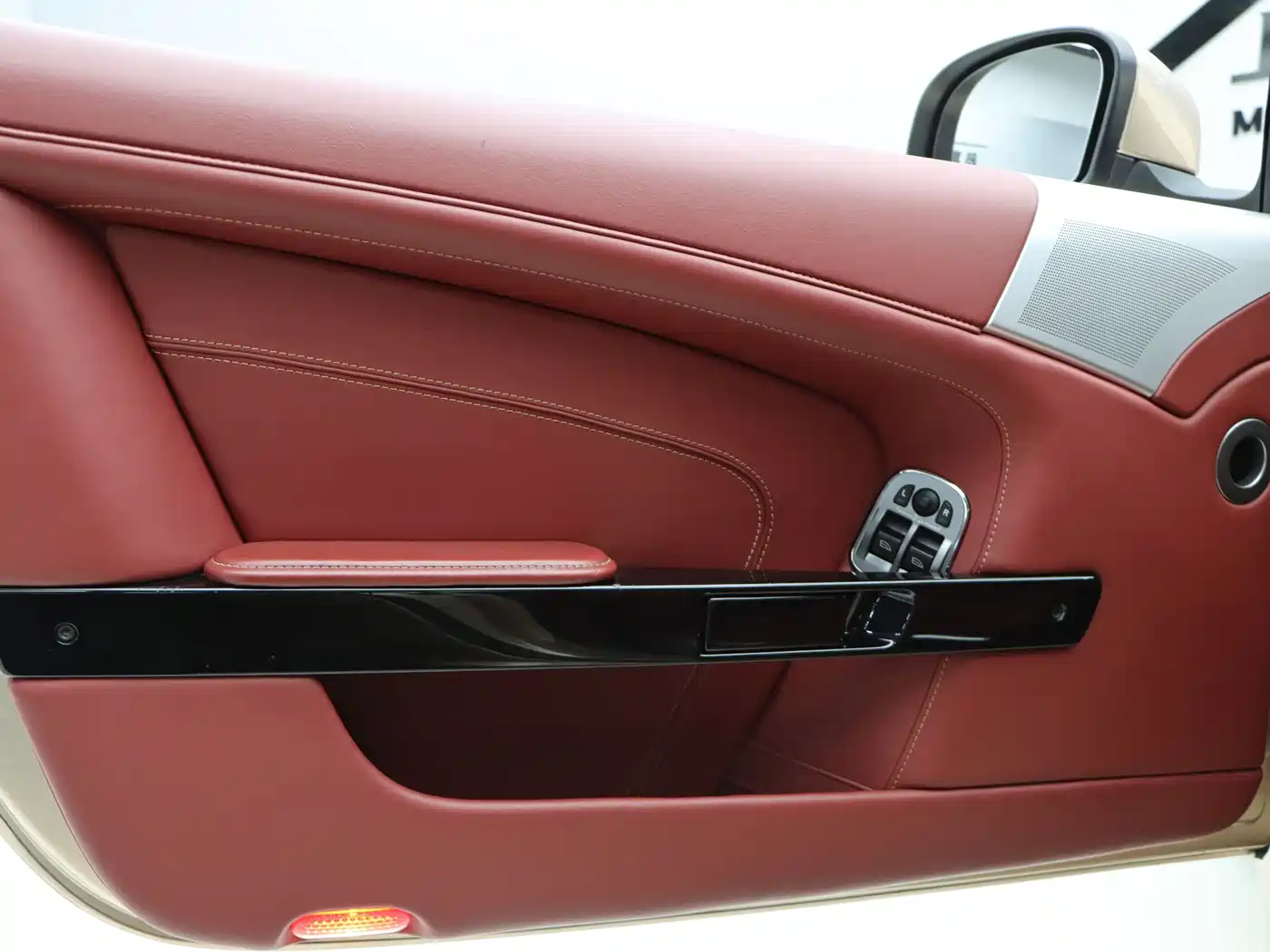 Aston Martin Virage 2012 6.0 Coupe фото 17