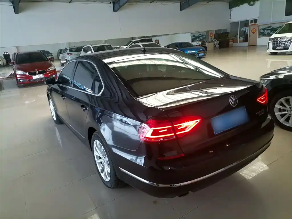 Volkswagen Passat 2017 330TSI DSG Prestige фото 22