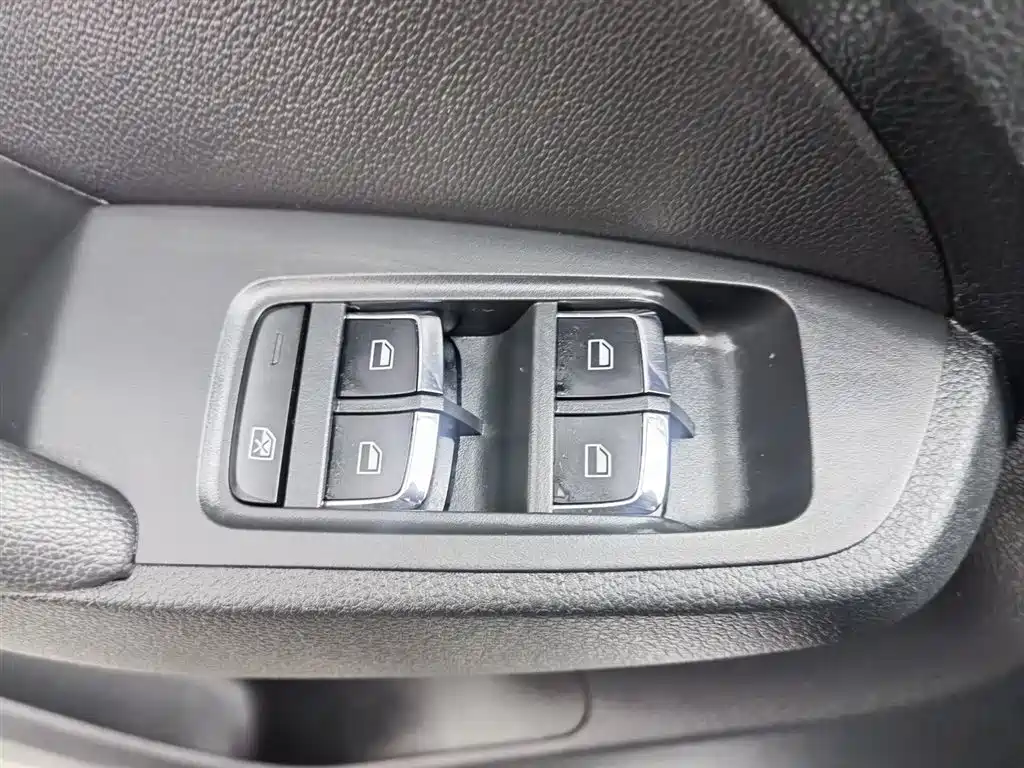 ROEWE RX5 NEW ENERGY