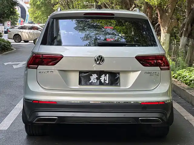 Volkswagen Tiguan L 2017 380TSI Automatic 4WD Luxury Edition — фото 4