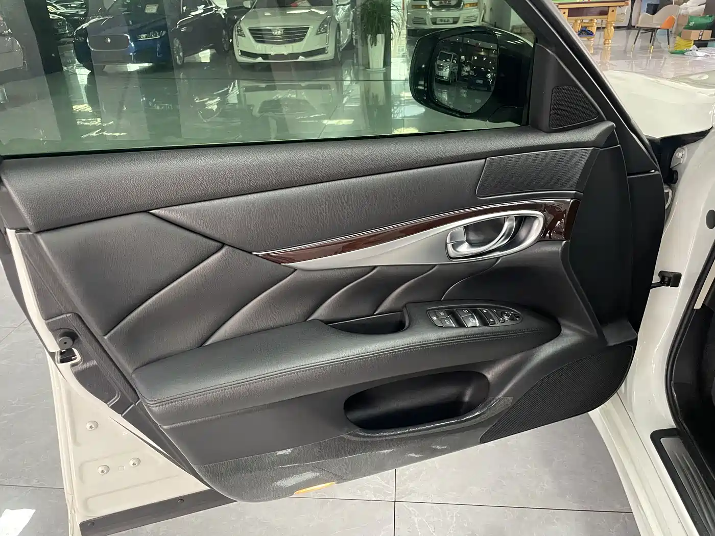 Infiniti Q70 2017 2017 Q70L 2.5L Enjoyment Edition