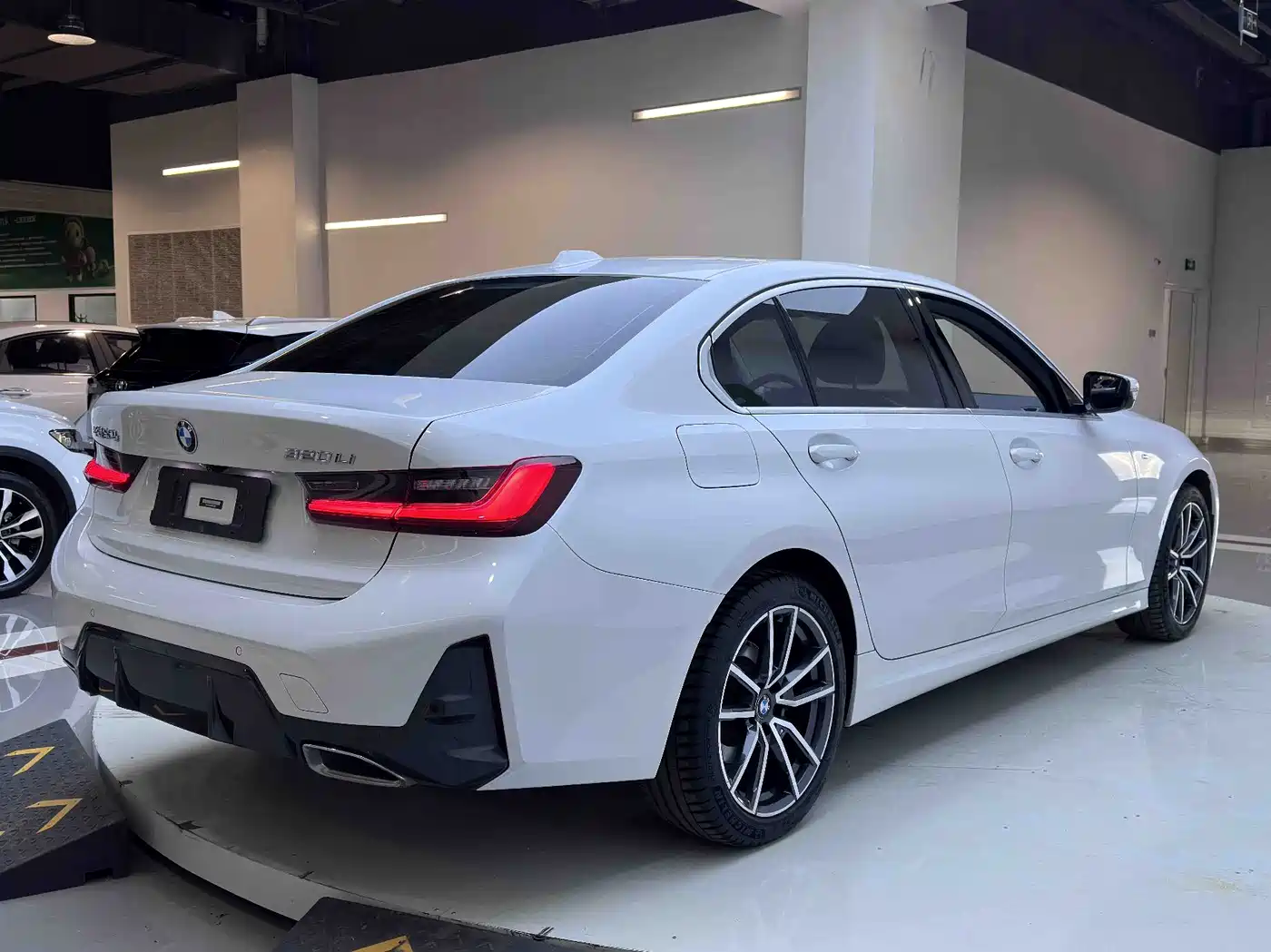 BMW 3 Series 2023 320Li M Sport Package фото 6
