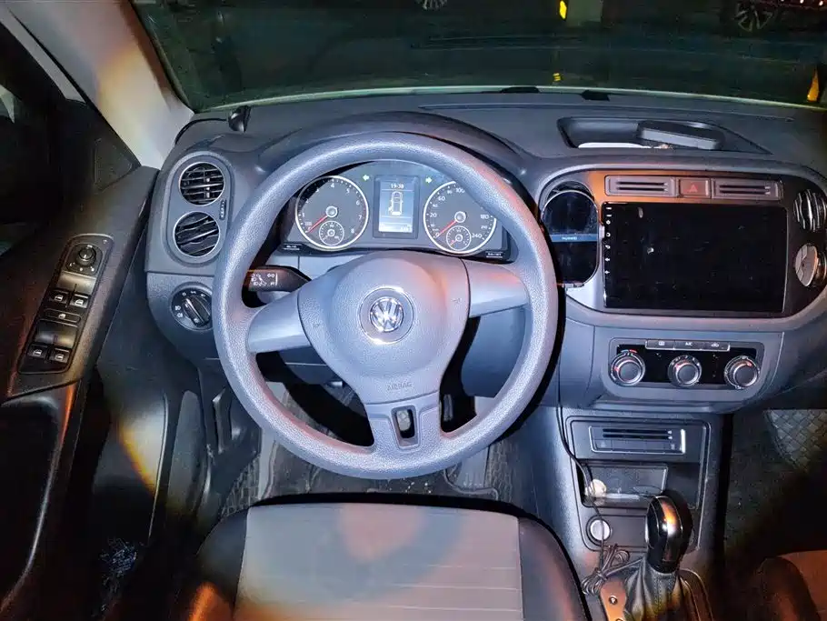 Volkswagen Tiguan 2015 1.8TSI Automatic 2WD Trendline фото 15