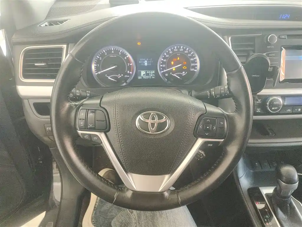 Toyota Highlander 2017 2.0T 4WD Gloss Black Limited Edition фото 11